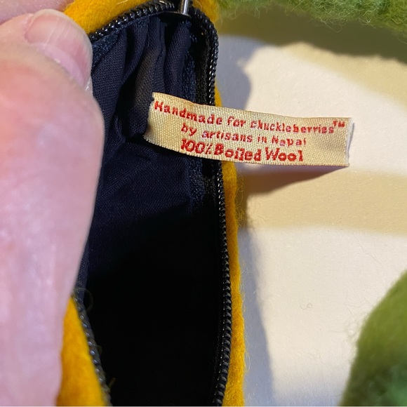 Chuckleberries boiled wool cherry crossbody bag from Nepal, condition as shown - Picture 6 of 7